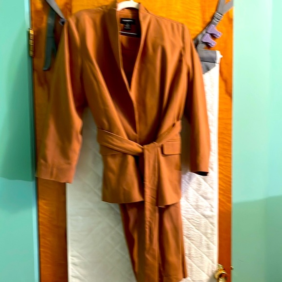 Retired: Work attire no longer needed. Non-Smoker - Picture 1 of 1